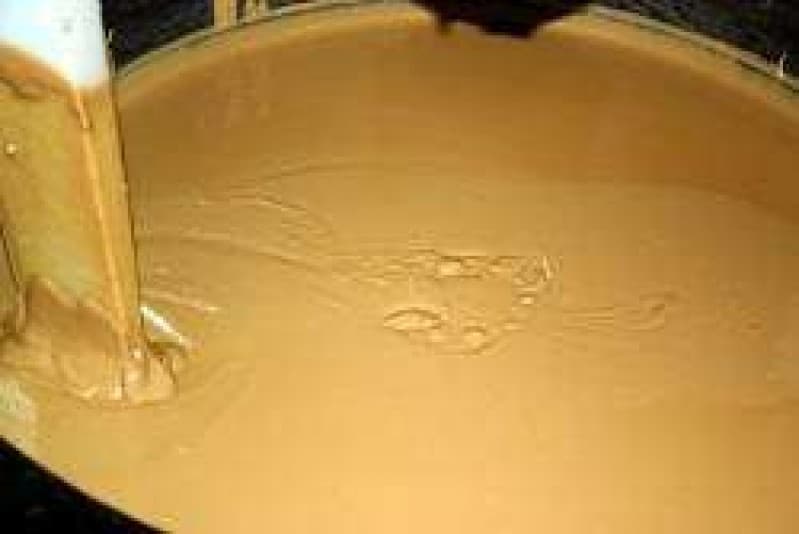 Elaboración tradicional del turrón con boixet